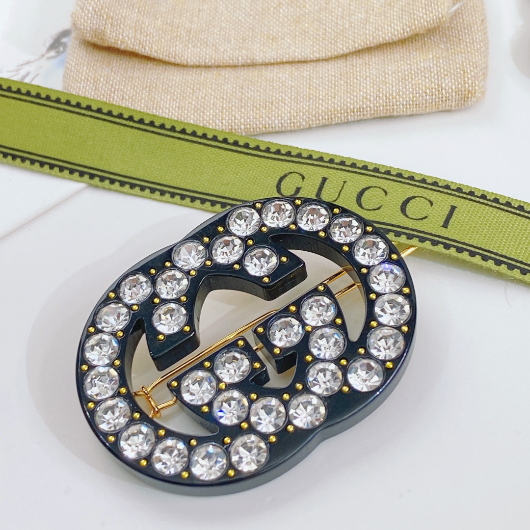 Trendy Double-G Hair Clips by Gucci: Elegant, Cute, and Stylish Accessory - 图片 9