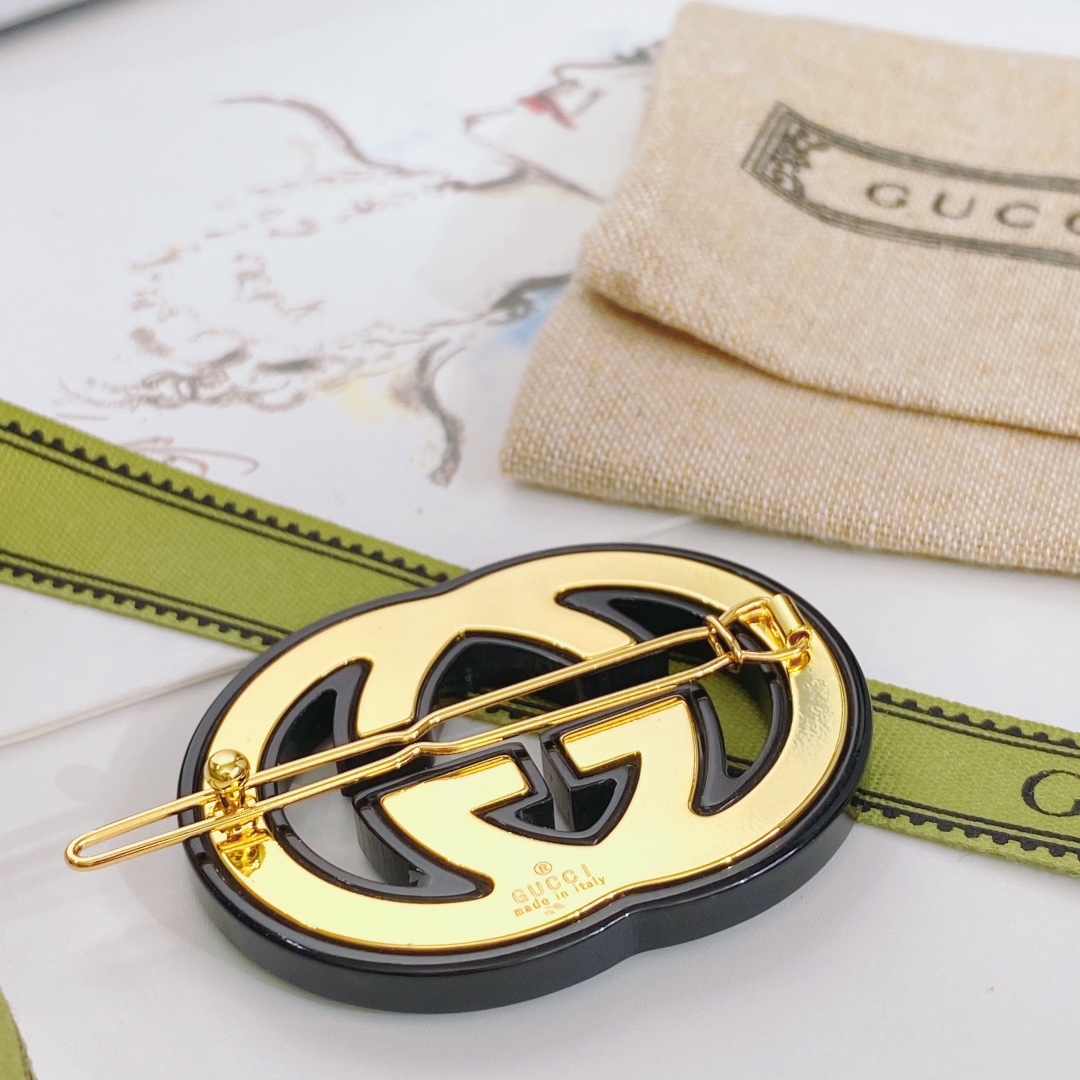 Trendy Double-G Hair Clips by Gucci: Elegant, Cute, and Stylish Accessory - 图片 5