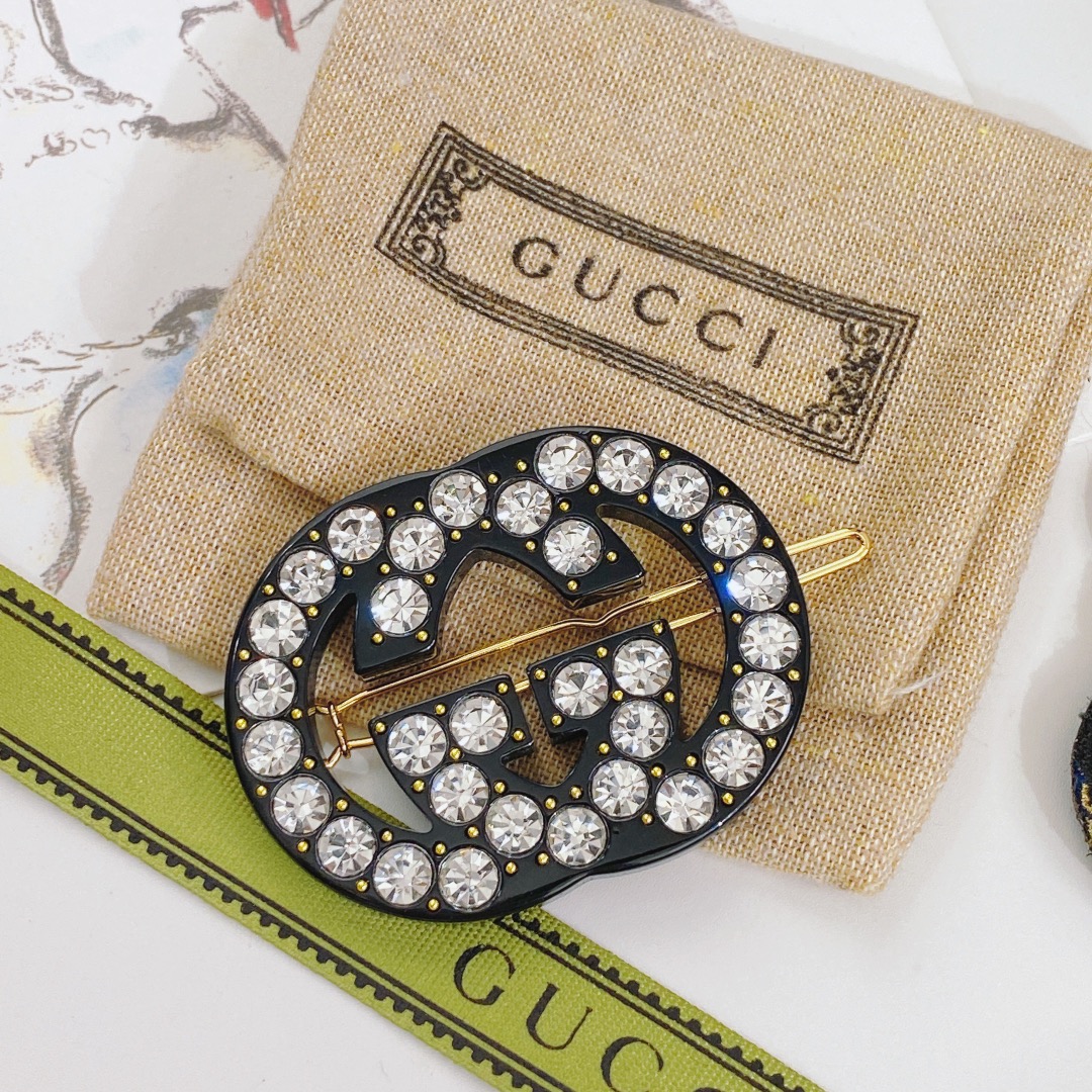Trendy Double-G Hair Clips by Gucci: Elegant, Cute, and Stylish Accessory - 图片 4