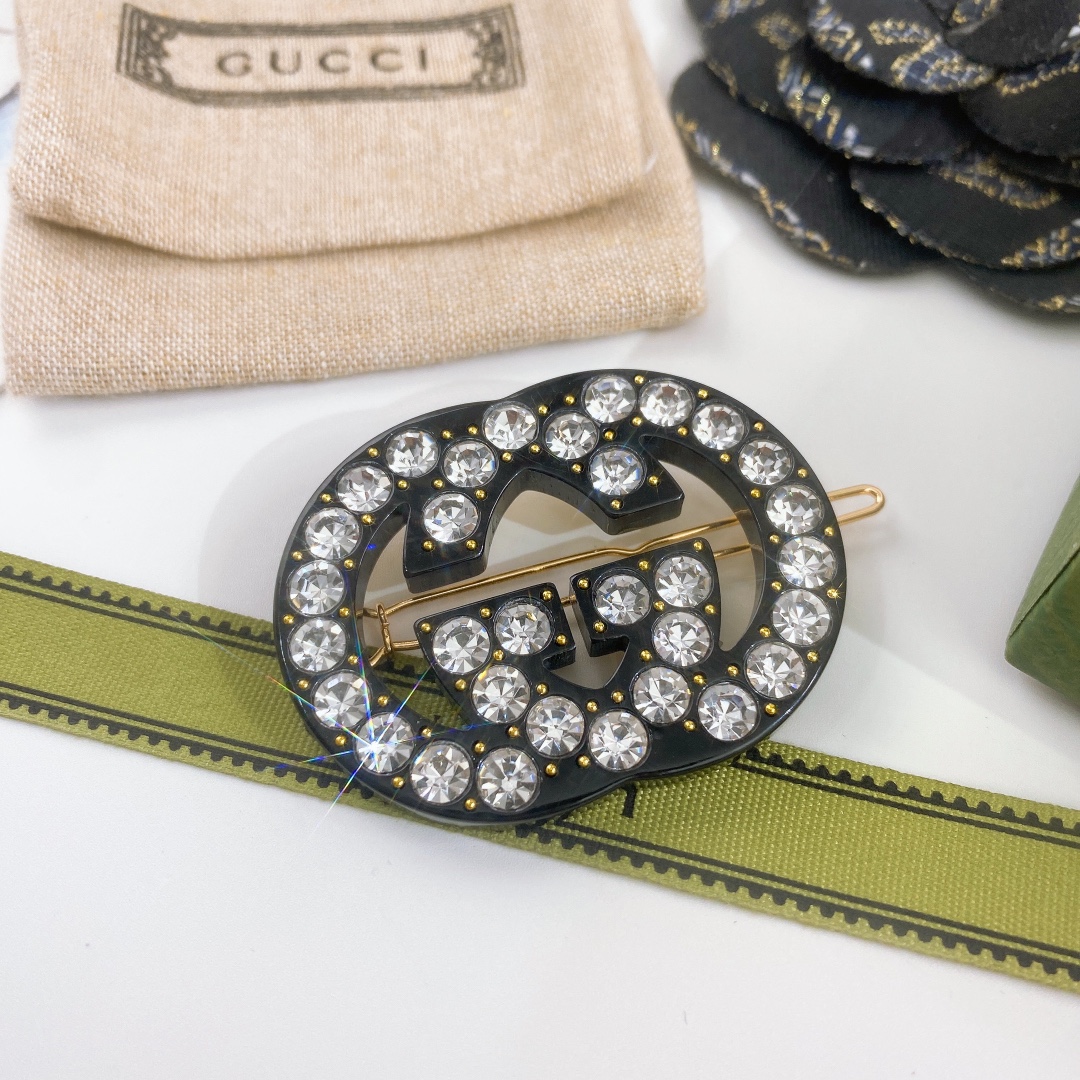 Trendy Double-G Hair Clips by Gucci: Elegant, Cute, and Stylish Accessory - 图片 6