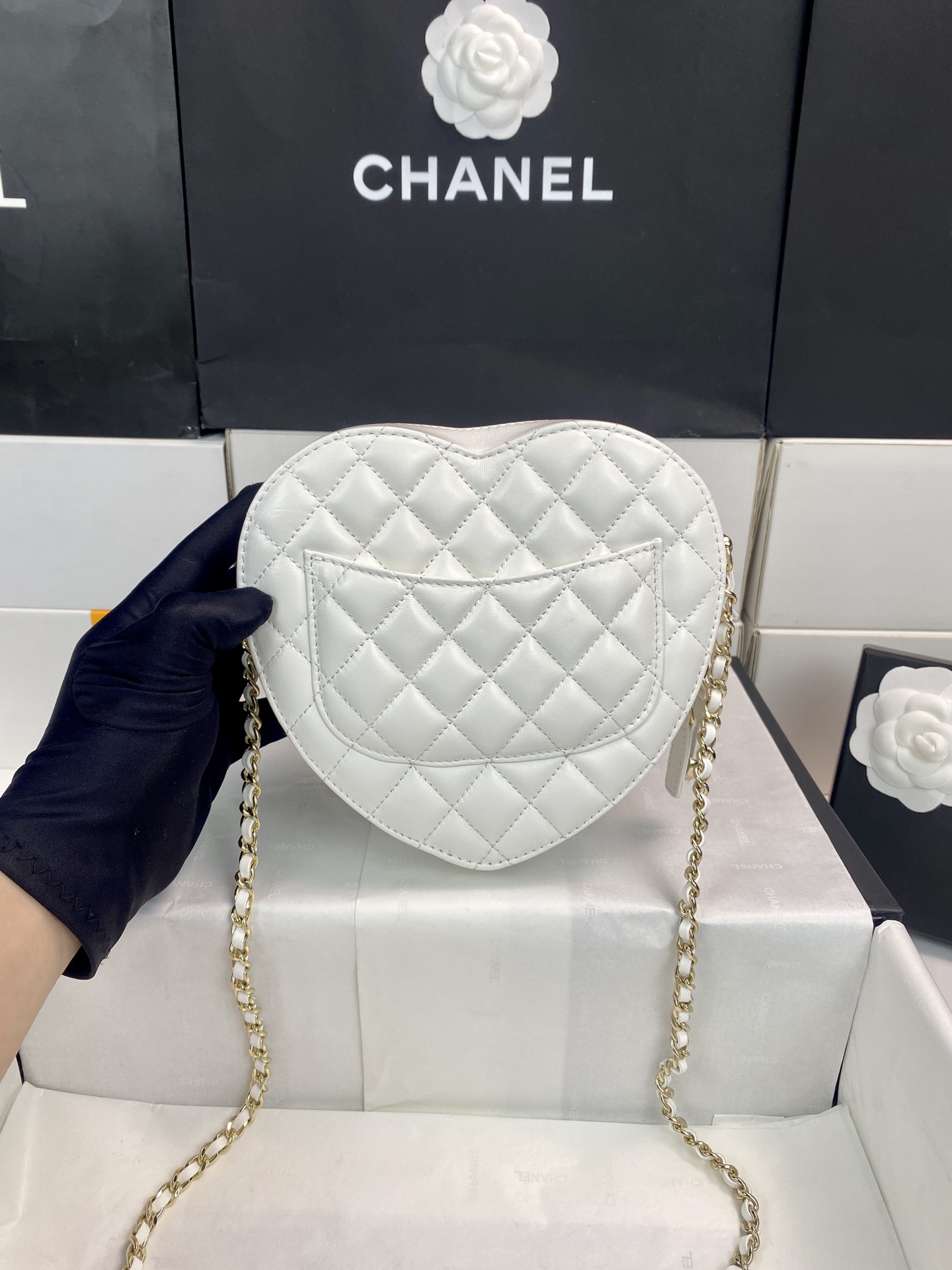 Chanel White Lambskin Heart Bag with Gold-Tone Hardware, 18 x 17 x 5 cm 2 i1652320926 6109 1