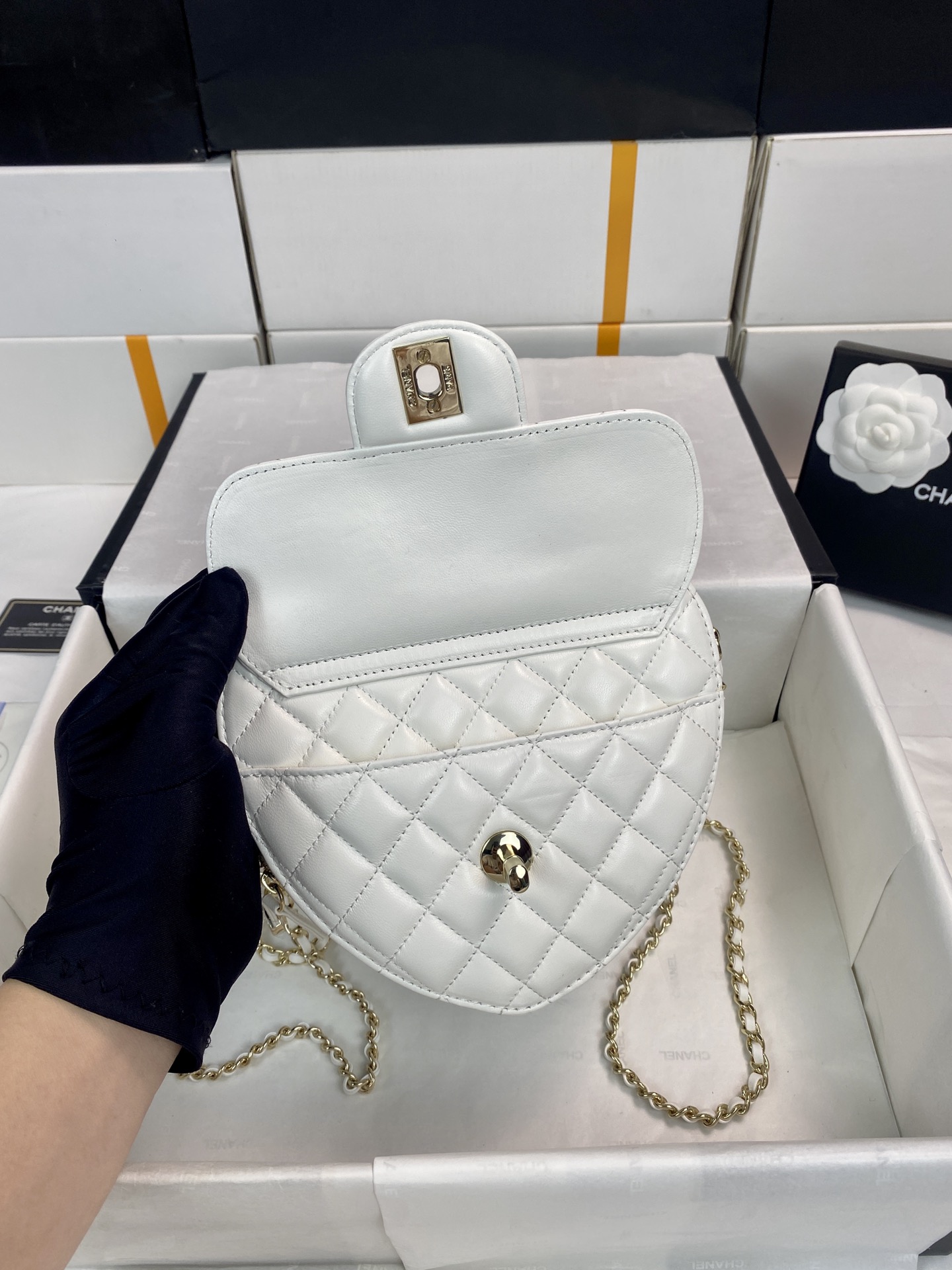 Chanel White Lambskin Heart Bag with Gold-Tone Hardware, 18 x 17 x 5 cm 6 i1652320926 7295 5
