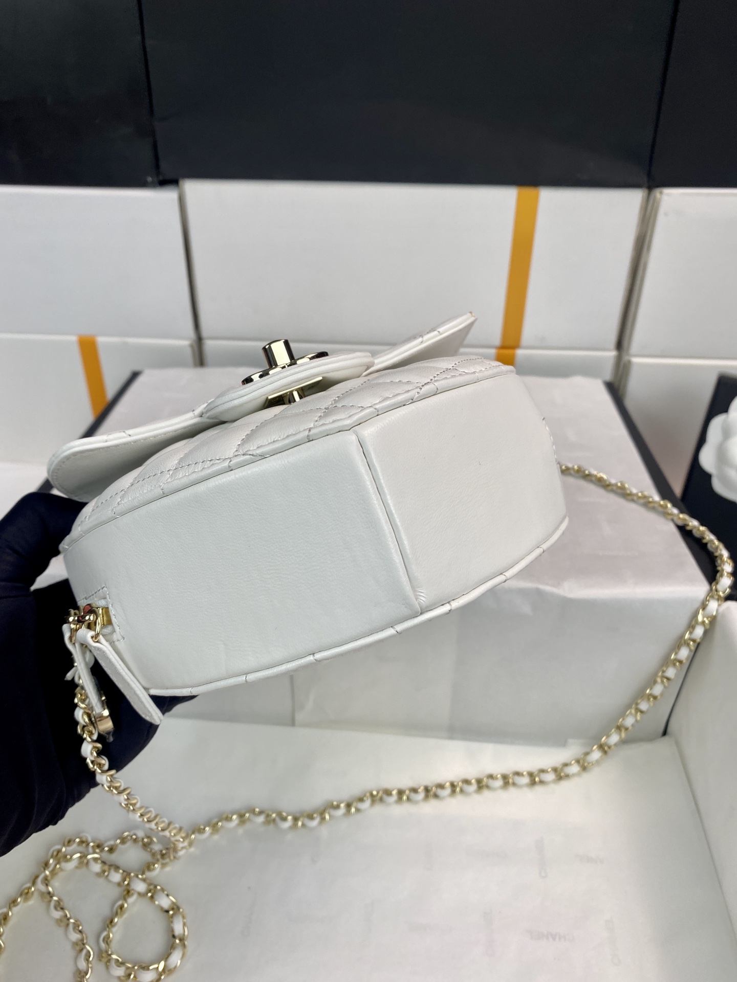 Chanel White Lambskin Heart Bag with Gold-Tone Hardware, 18 x 17 x 5 cm 5 i1652320926 969 4