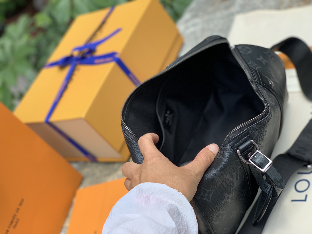 🌼 m45936尺寸27 x 17 x 13 cm‬海外原厂渠道货！史上最帅的city kee🌼Pall