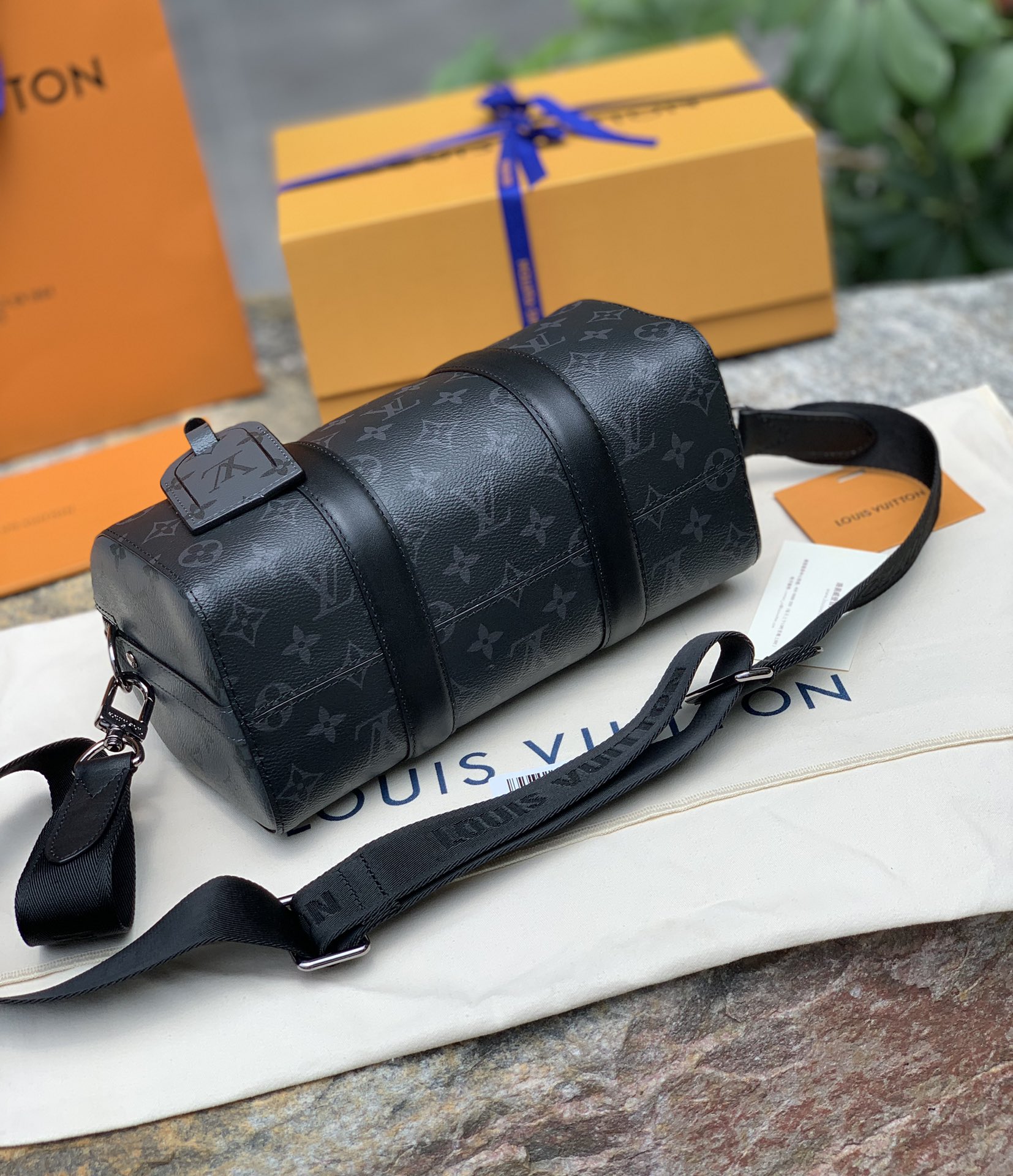 🌼 m45936尺寸27 x 17 x 13 cm‬海外原厂渠道货！史上最帅的city kee🌼Pall