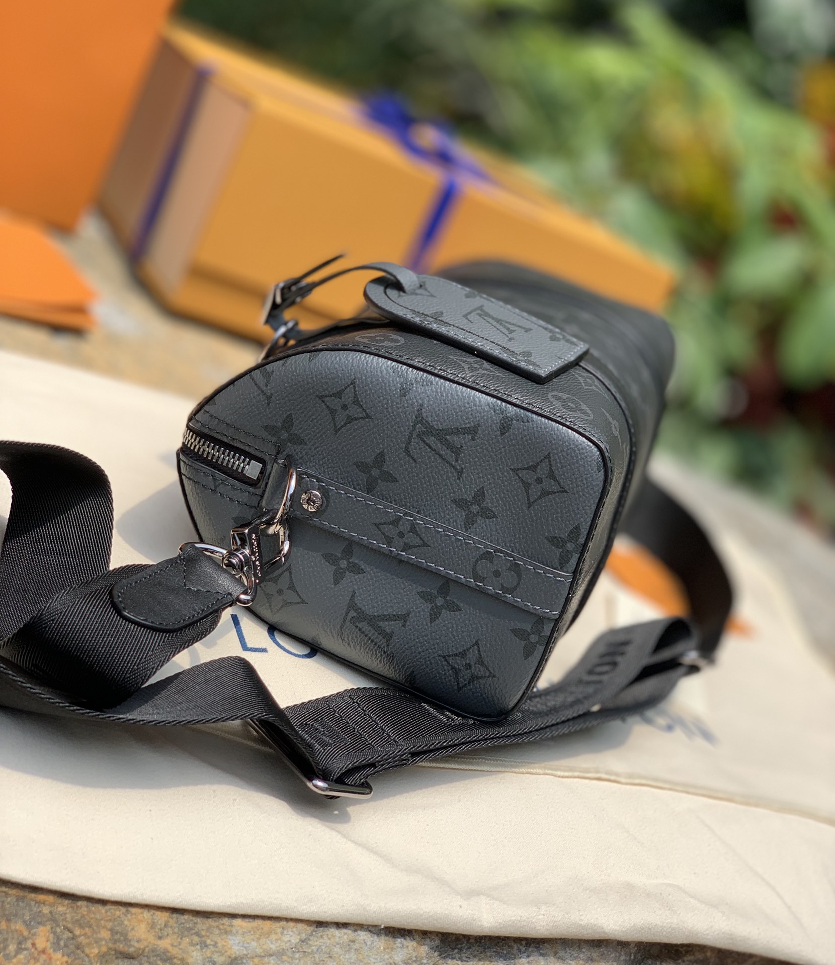 🌼 m45936尺寸27 x 17 x 13 cm‬海外原厂渠道货！史上最帅的city kee🌼Pall