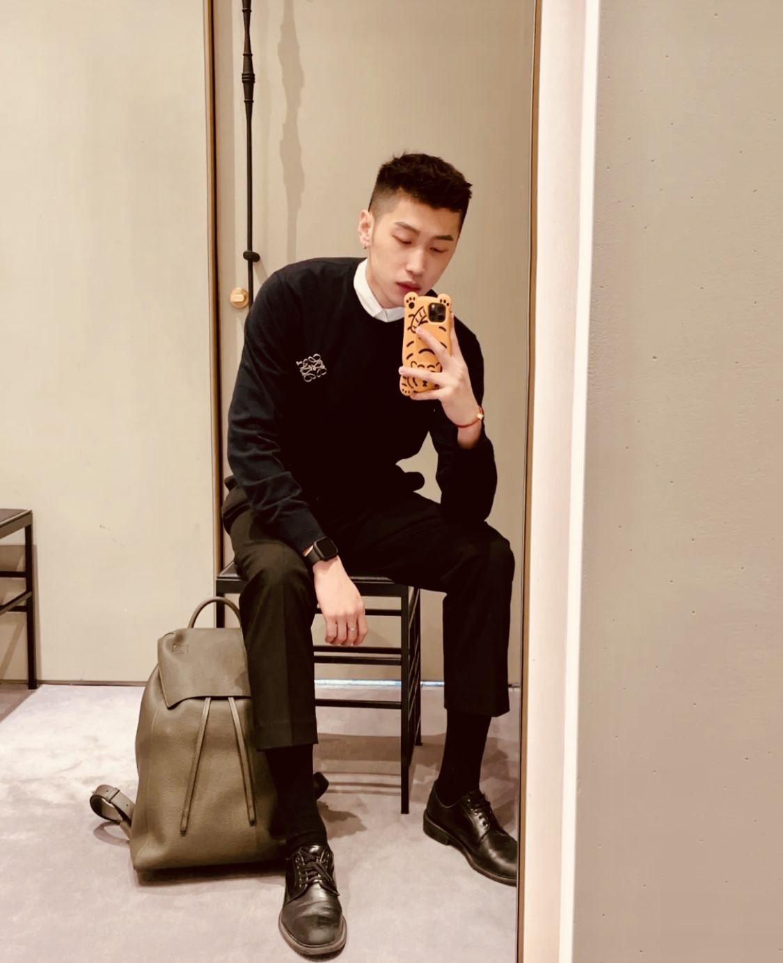 Loewe罗意威 粒面牛皮抽绳背包 土黄