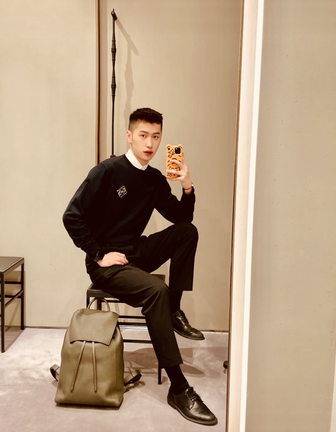 Loewe罗意威 粒面牛皮抽绳背包 土黄