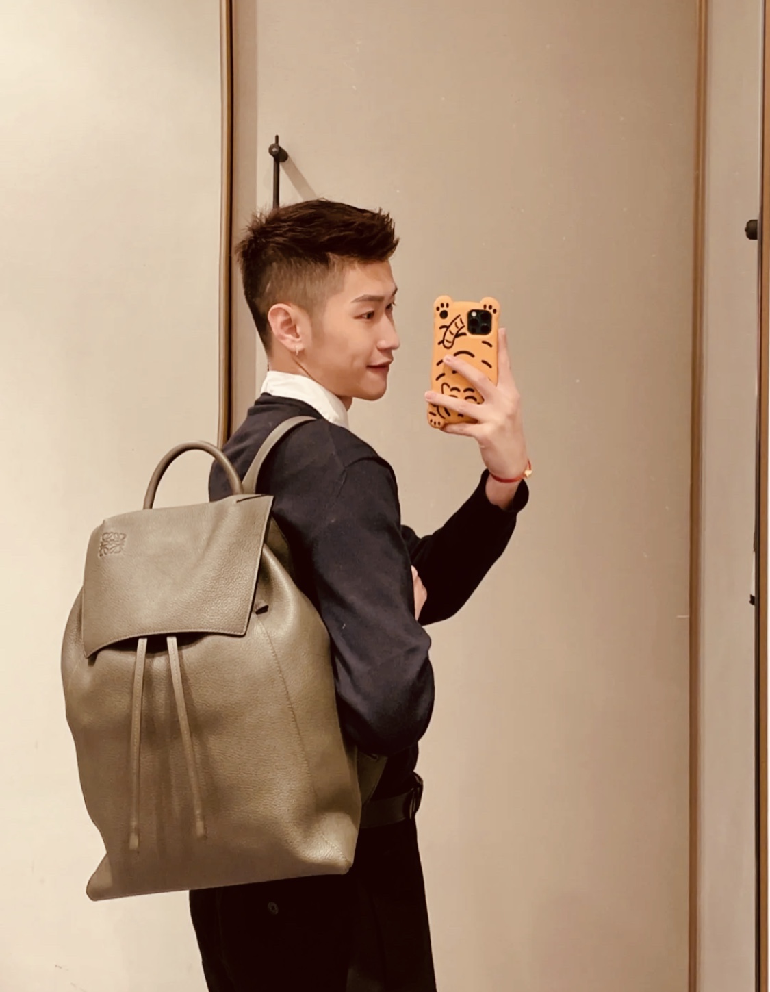 Loewe罗意威 粒面牛皮抽绳背包 土黄