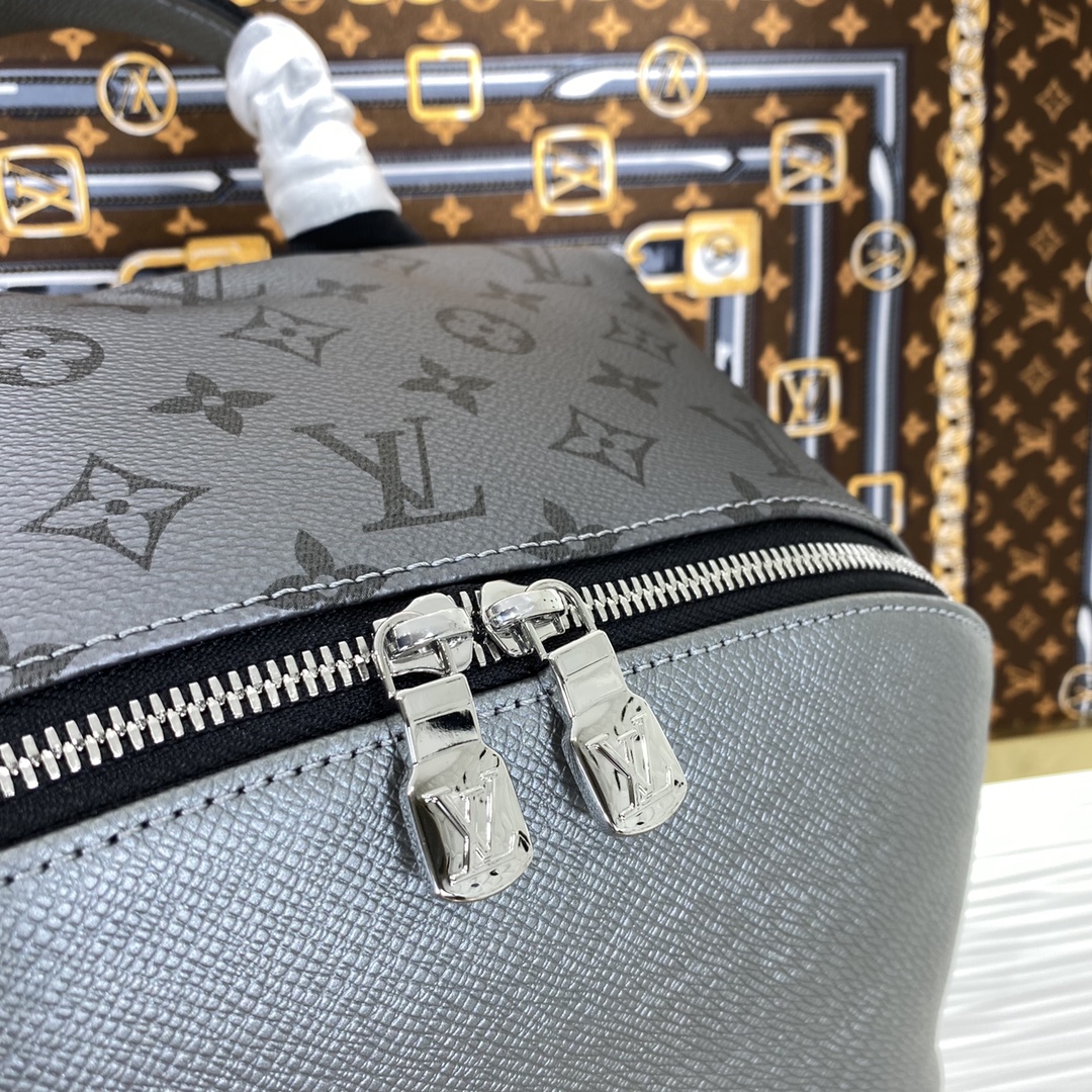 [Backpacks]This Discovery small backpack comes from the Taigarama leather good