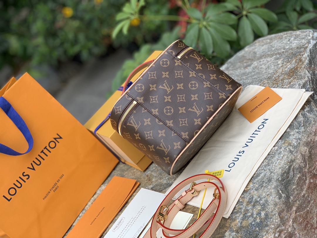 非市场普通货 进口皮料半钢五金 m42265尺寸‬24 x 18 x 14.5 cm能装下全世界的NIC