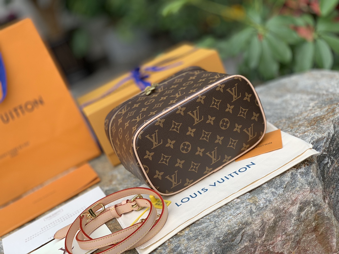 非市场普通货 进口皮料半钢五金 m42265尺寸‬24 x 18 x 14.5 cm能装下全世界的NIC