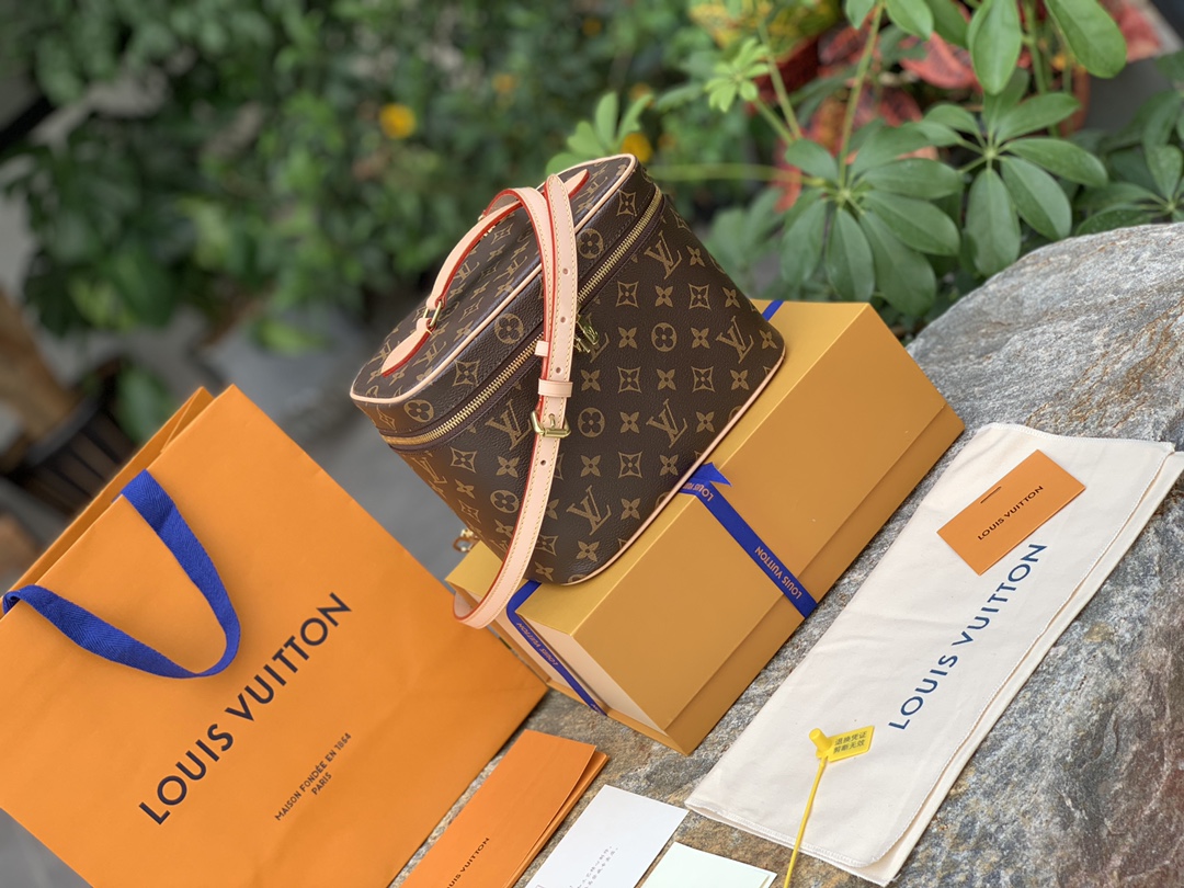 非市场普通货 进口皮料半钢五金 m42265尺寸‬24 x 18 x 14.5 cm能装下全世界的NIC