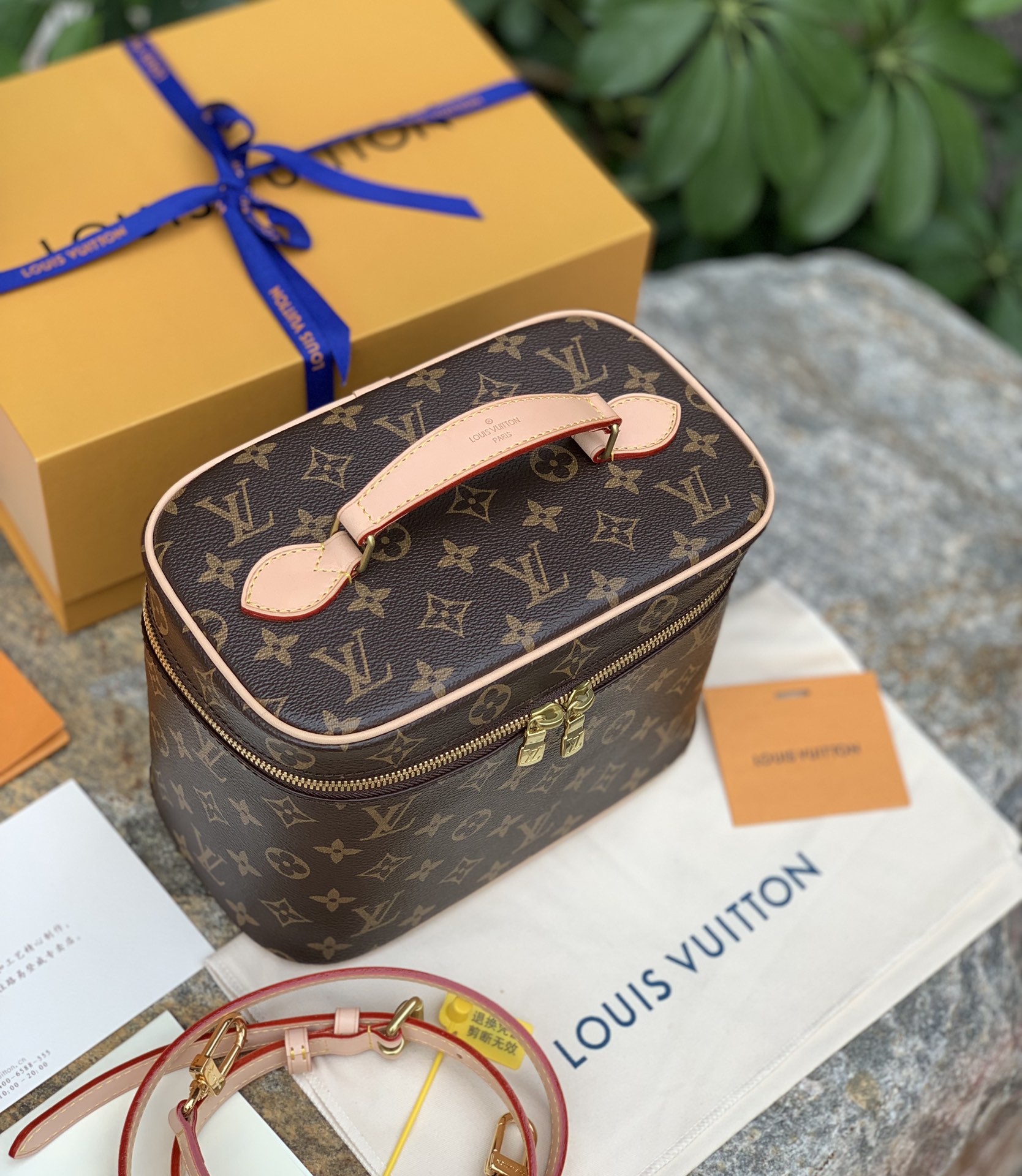 非市场普通货 进口皮料半钢五金 m42265尺寸‬24 x 18 x 14.5 cm能装下全世界的NIC