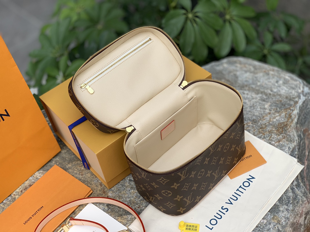 非市场普通货 进口皮料半钢五金 m42265尺寸‬24 x 18 x 14.5 cm能装下全世界的NIC