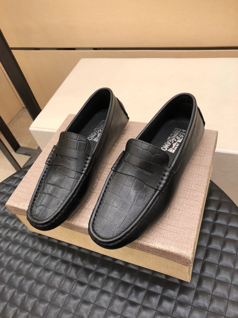 I5 .菲拉格慕、面料进口 小牛皮，进口猪皮里，大底一比一的橡胶防滑耐磨大底