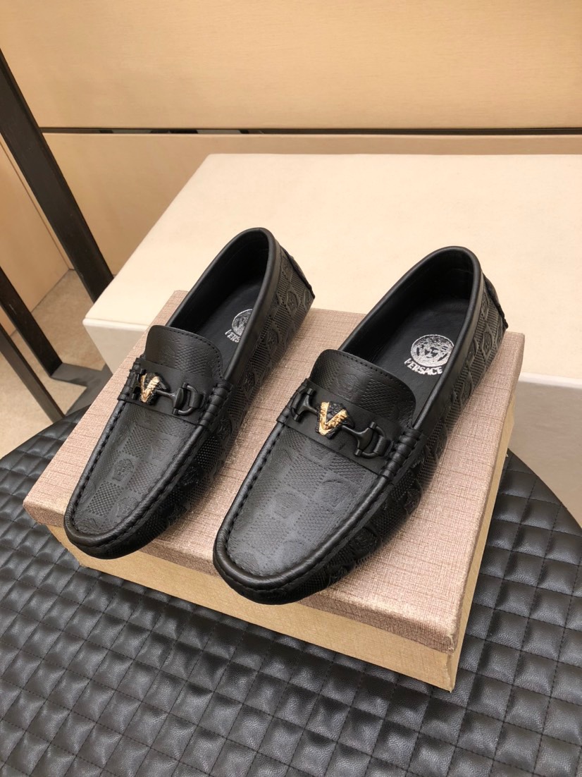 I5 .Versace范思哲官网最皮鞋：头层小牛皮，最高品质凸显品牌独特魅力 ，品牌金属扣，羊皮内里，耐磨大底，🍒38—44码