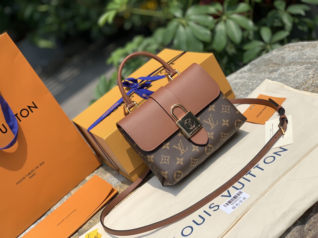 🌼 m44654尺寸20 x 16 x 7.5 CM，断货王锁扣BB来袭！进口原厂渠道，坚持无滤镜高清实