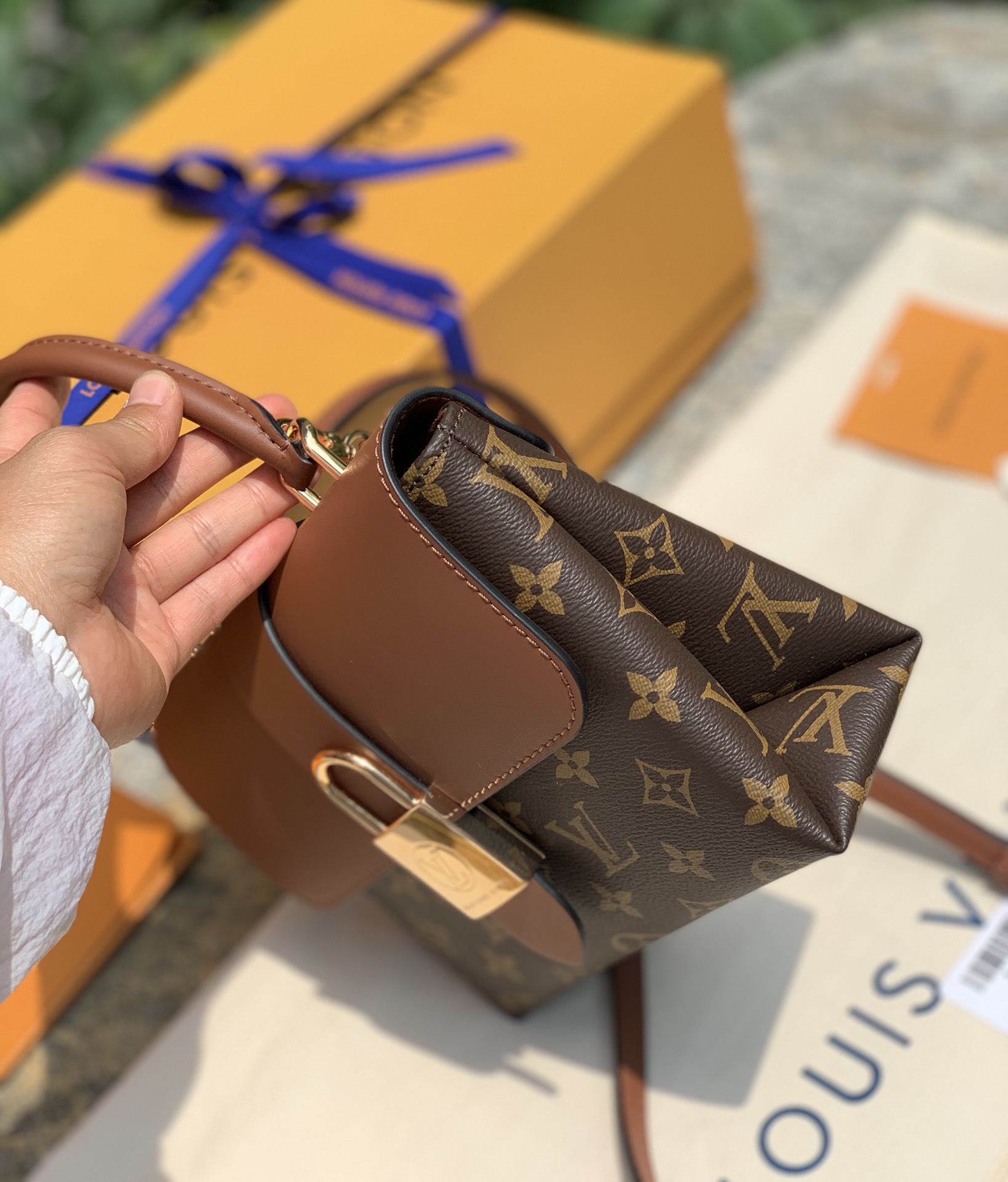 🌼 m44654尺寸20 x 16 x 7.5 CM，断货王锁扣BB来袭！进口原厂渠道，坚持无滤镜高清实