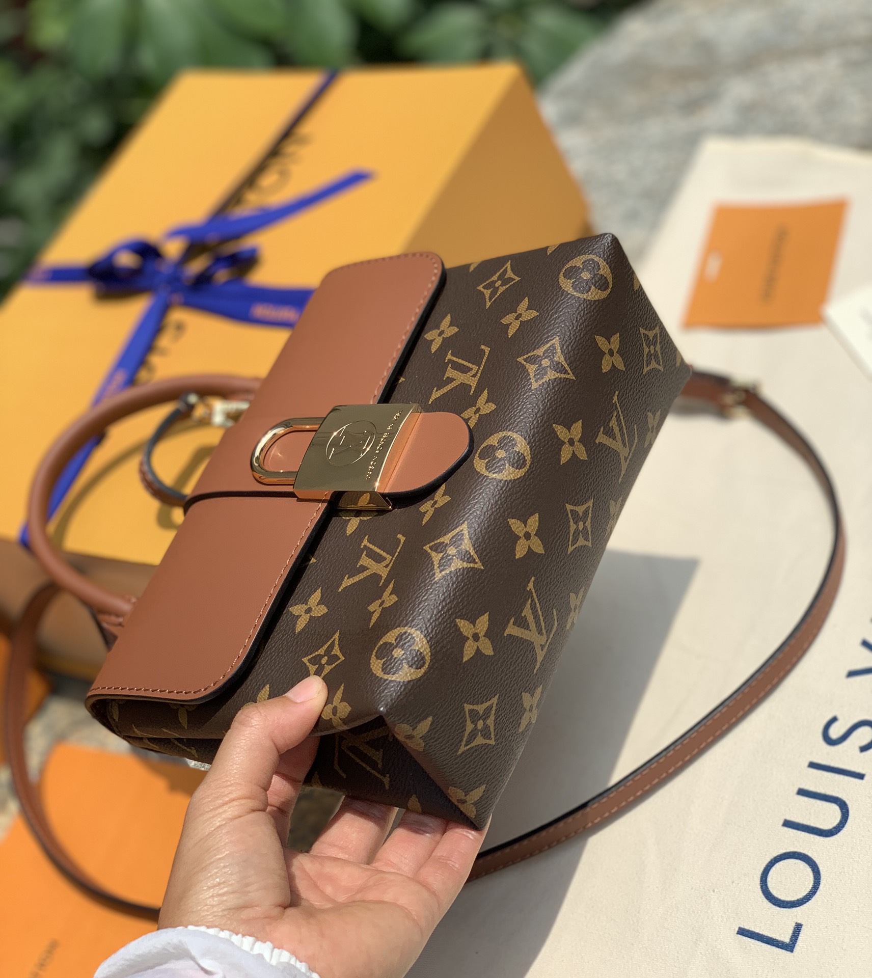 🌼 m44654尺寸20 x 16 x 7.5 CM，断货王锁扣BB来袭！进口原厂渠道，坚持无滤镜高清实