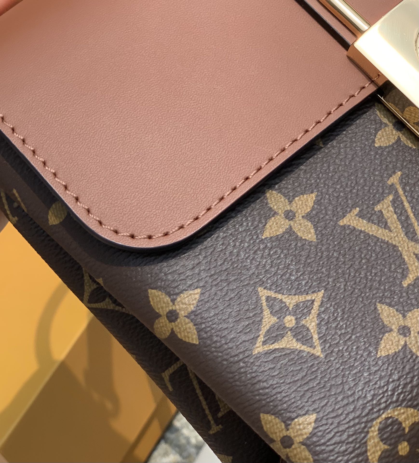 🌼 m44654尺寸20 x 16 x 7.5 CM，断货王锁扣BB来袭！进口原厂渠道，坚持无滤镜高清实