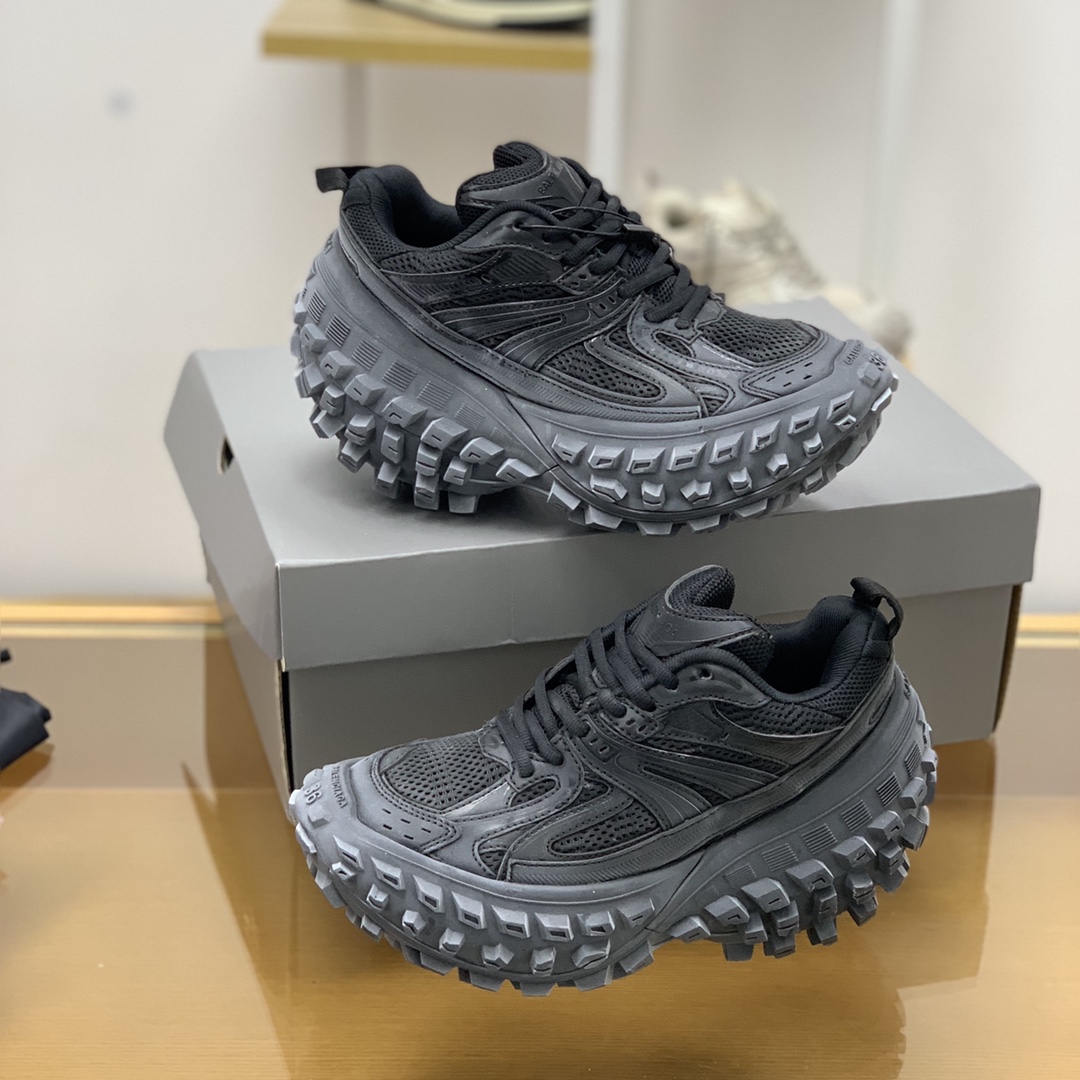 BALENCIAGA巴黎世家 皮革且以尼龙和网布材质巴黎情侣款鞋