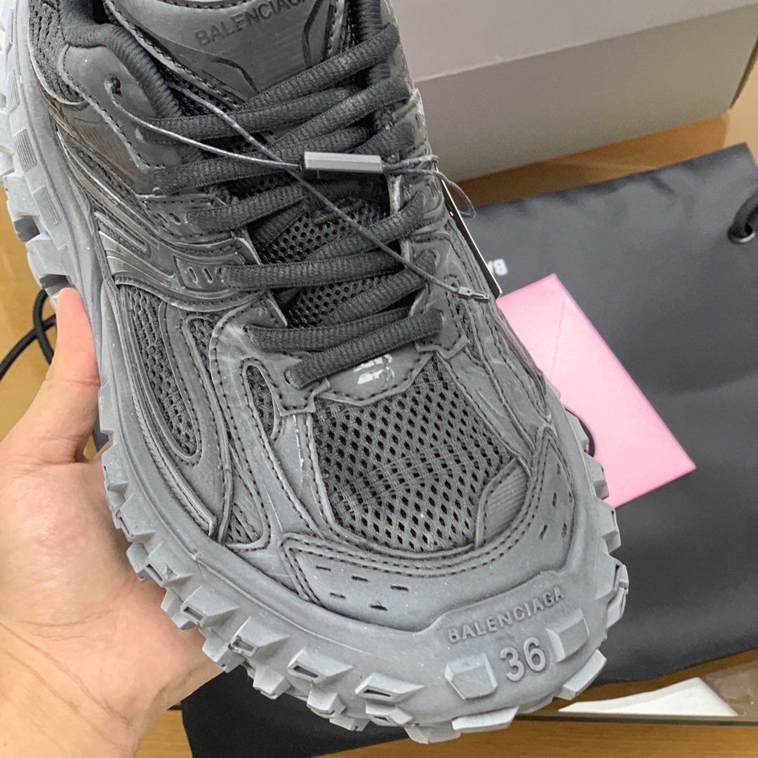 BALENCIAGA巴黎世家 皮革且以尼龙和网布材质巴黎情侣款鞋