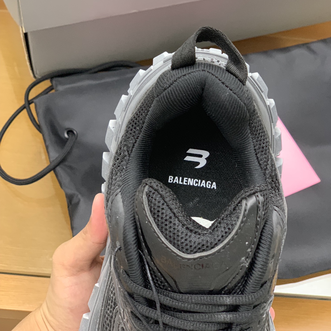 BALENCIAGA巴黎世家 皮革且以尼龙和网布材质巴黎情侣款鞋