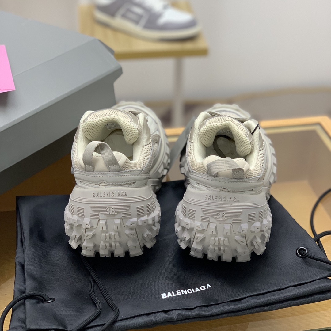 BALENCIAGA巴黎世家 皮革且以尼龙和网布材质巴黎情侣款鞋
