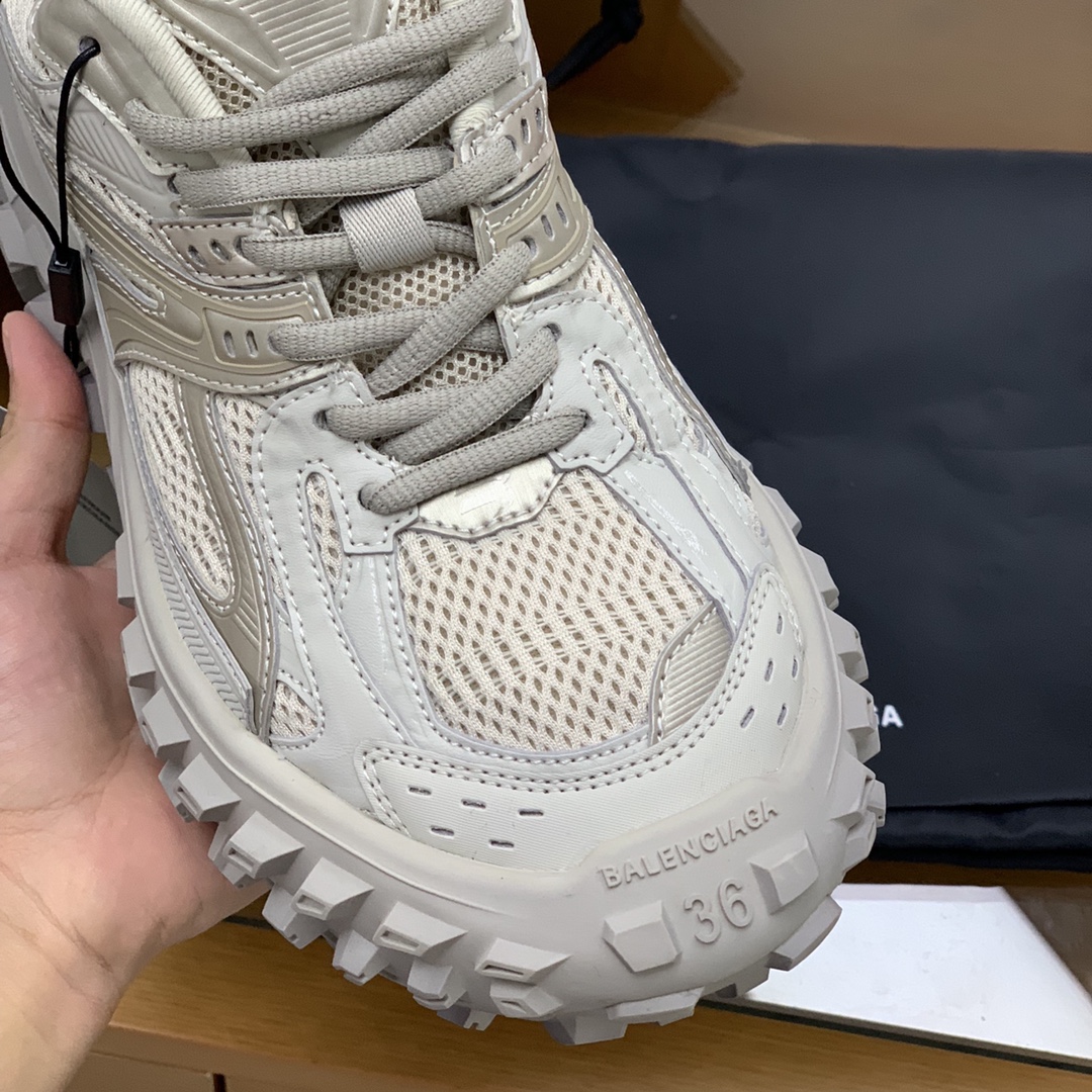 BALENCIAGA巴黎世家 皮革且以尼龙和网布材质巴黎情侣款鞋