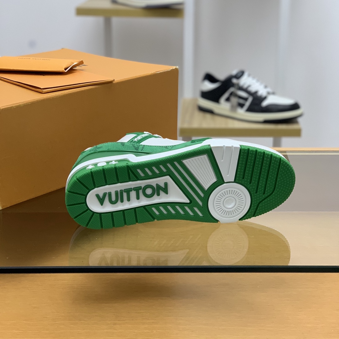 LV/路易威登    采用黄色牛仔布拼接白色牛皮制成男士运动跑鞋
