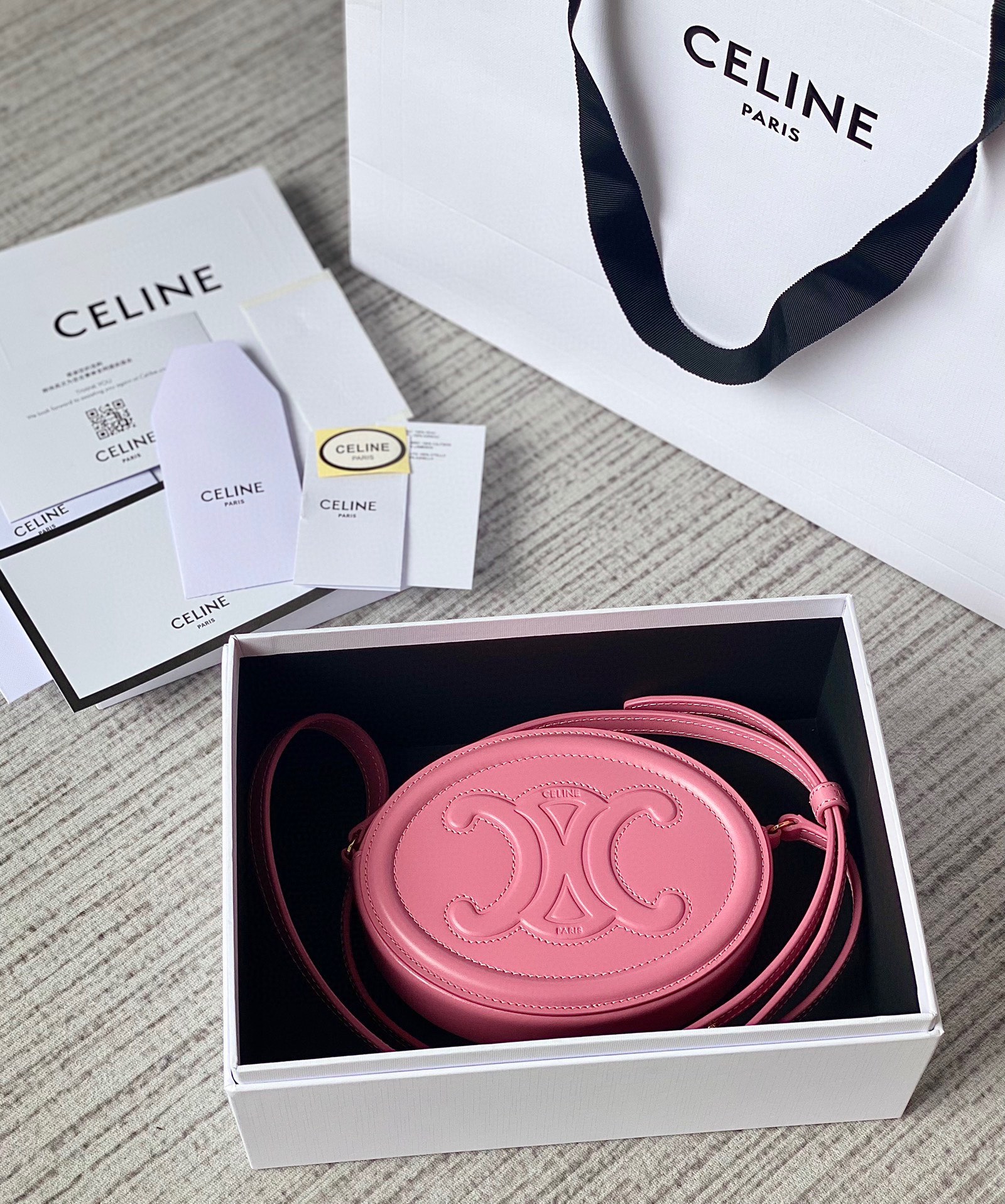 CELINE 光滑牛皮革斜挎椭圆形猪鼻子包 101703粉色