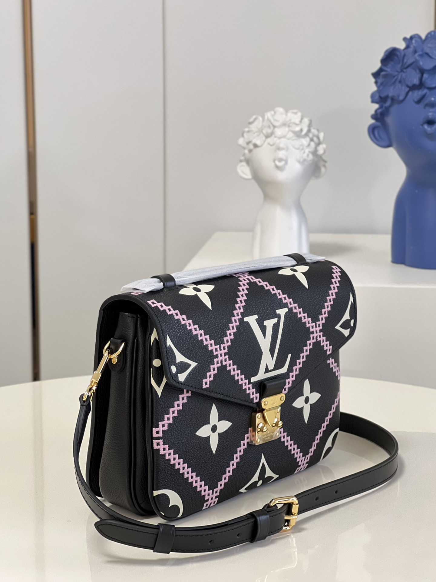 Louis Vuitton LV 2022春季系列刺绣图案Métis邮差包 M46028
