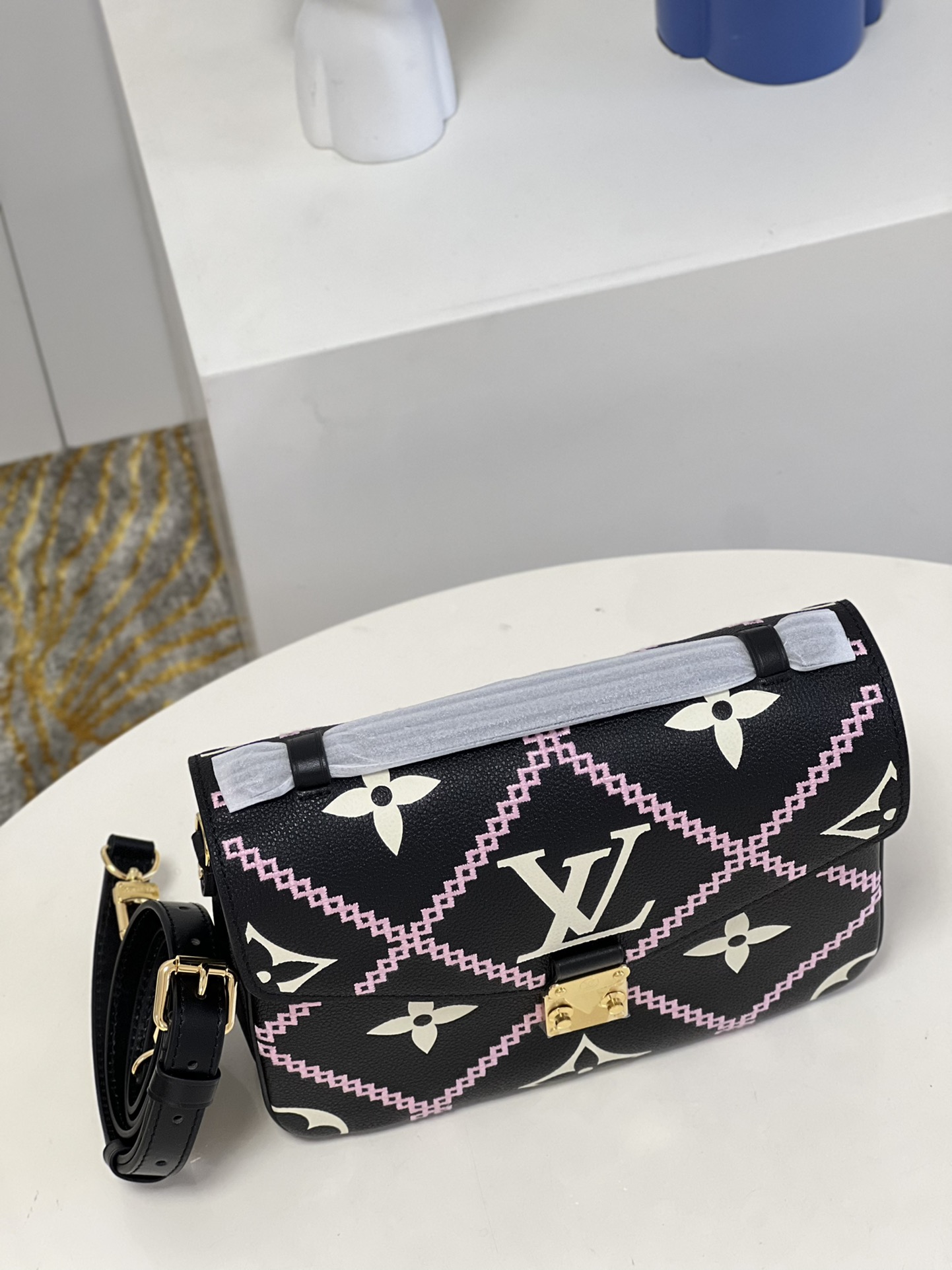 Louis Vuitton LV 2022春季系列刺绣图案Métis邮差包 M46028