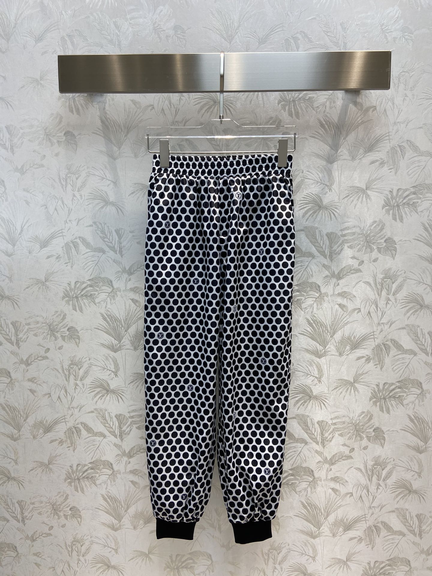 Louis Vuitton Clothing Pants & Trousers Black White Printing Spring/Summer Collection Fashion Casual