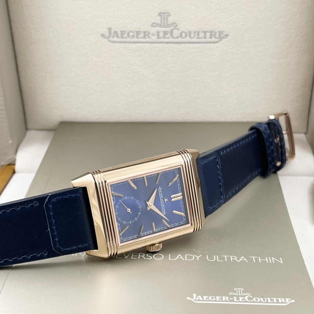 NO:142899,Jaeger-LeCoultre Reverso Classic Large Duoface Small Second men's flip series size 49MMx29MM, developed and precise cast, selected 854A/2 manual winding movement double-sided double-time zone, digital scale two-hand half-display on the front, simple and elegant dial on the back has the function of second-place time display, precise time travel, delicate and elegant case lines, can change style at any time, cater to various occasions, always with you., christian louboutin, versace, jaeger-lecoultre19860909积家 Reverso Classic Large Duoface Small Second男款翻转系列尺寸49MMx29MM、研发精密铸造而成,精选854A/2手动上链机芯双面双时区,正面数字刻度二针半显示,背面简洁大方表盘具有第二地时间显示功能,走时精准,表壳线条细腻优雅,可随时变换风格,迎合各种场合,时刻与您相伴着.,,christian louboutin,versace,jaeger-lecoultre,Watch