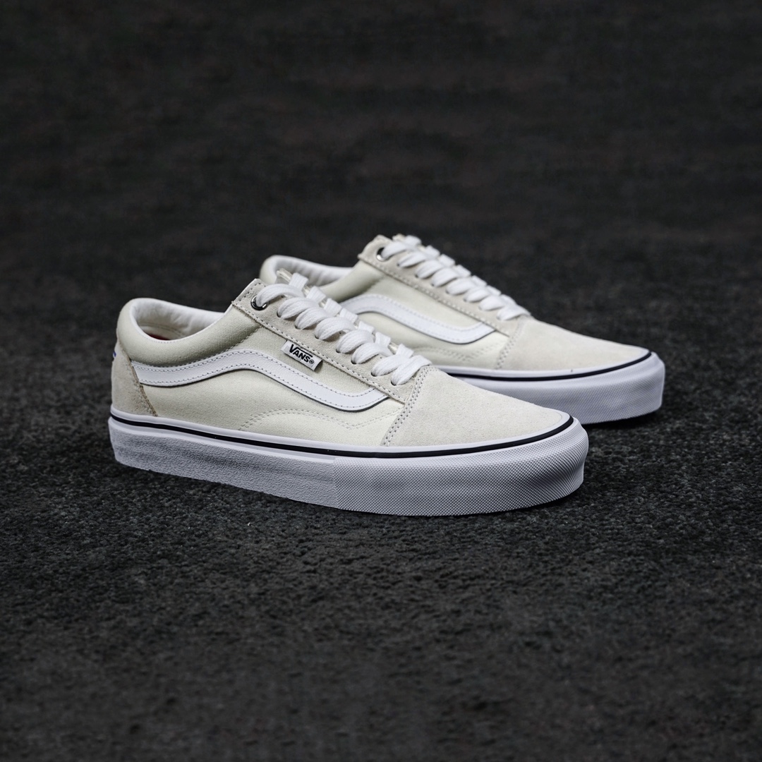 G0 Vans Skate Old Skool 联名PALACE 经典鞋型搭配后跟与众不同的Palace图标 元气满满的质感