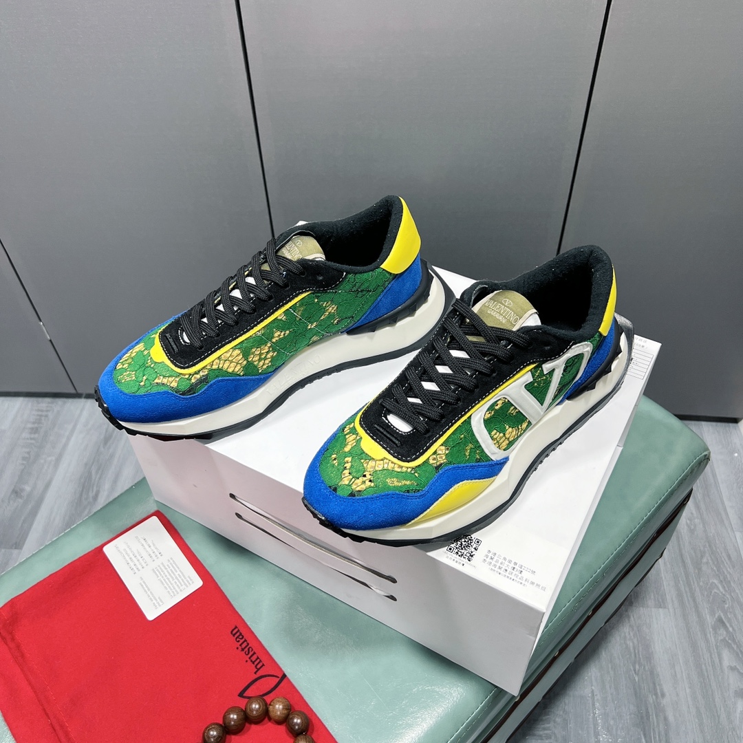 K0 valentino华伦天奴官网最 ，最新時尚休闲男鞋🔜鞋面選用进口上等牛皮，进口网布内里，上脚非常有型，个性时尚橡膠耐磨大底，实物拍摄🎬實物更好看，