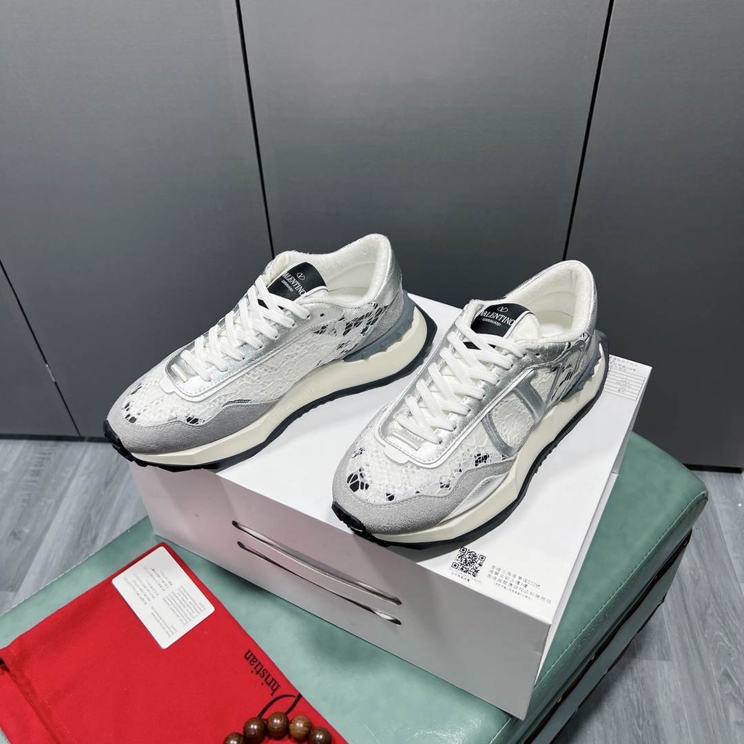 K0 valentino华伦天奴官网最 ，最新時尚休闲男鞋🔜鞋面選用进口上等牛皮，进口网布内里，上脚非常有型，个性时尚橡膠耐磨大底，实物拍摄🎬實物更好看，