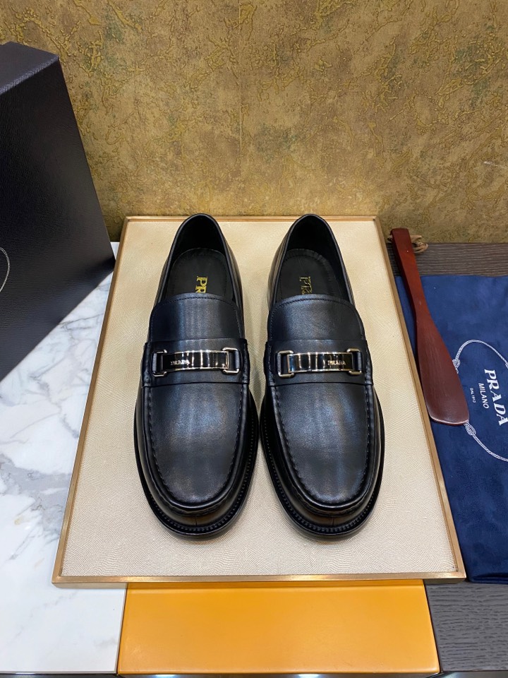 NO:273597,Come here!  Finally shipped!  Parda, one-foot-punch lazy boutique, this year's latest [original order boutique], all spot, original factory hardware, top quality, luxury Italian leather big bottom, fierce goods are coming [Rose][Rose] Imported hardware is different from market goods, fully imported German oxen inside, perfect smooth stitching, uniform and coherent, fine craftsmanship, simple and easy to wear, soft enough to be comfortable, standard code 38/45;,,Leather soles19860909来了来了！终于出货！批 Parda 一脚蹬懒人精品 今年最新【原单精品】全现货 原代工厂五金 顶级精品 奢用意大利真皮大底,狠货来袭 [玫瑰][玫瑰] 进口五金不同于市场货 内里用全进口徳国胎牛 完美顺畅的车缝线 均匀连贯 工艺精细 套脚的设计简单易穿 柔软程度足以舒适 标准码 38/45；,,Leather soles,Men's shoes