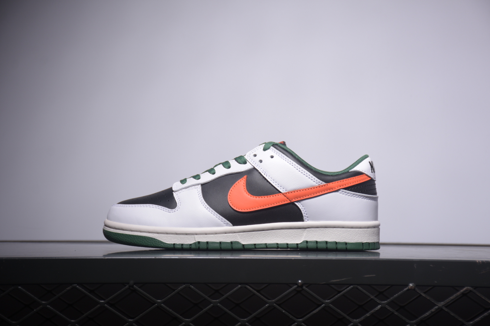 G0 纯原版本Nk SB Dunk Low “White\/Black\/ green”白黑绿橘勾 情侣款