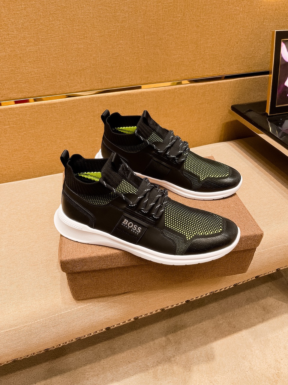 I5   BOSS 男鞋高端品牌 官网1：1最新力作：鞋面采用意大利进口头层牛皮搭配舒适透气内里➕原版防滑耐磨大底制作 ，让行走更加便捷舒适，惊世之作，与官方的质量相比美的1：1复刻[色]打造时尚个性衬托你的与众不同潮男必备!经典