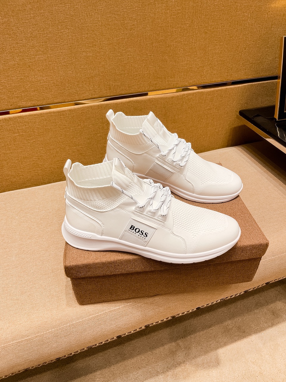 I5   BOSS 男鞋高端品牌 官网1：1最新力作：鞋面采用意大利进口头层牛皮搭配舒适透气内里➕原版防滑耐磨大底制作 ，让行走更加便捷舒适，惊世之作，与官方的质量相比美的1：1复刻[色]打造时尚个性衬托你的与众不同潮男必备!经典