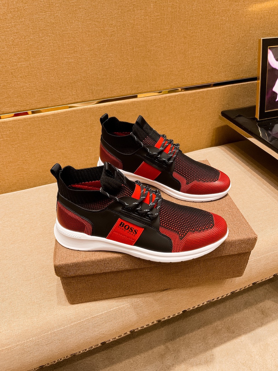 I5   BOSS 男鞋高端品牌 官网1：1最新力作：鞋面采用意大利进口头层牛皮搭配舒适透气内里➕原版防滑耐磨大底制作 ，让行走更加便捷舒适，惊世之作，与官方的质量相比美的1：1复刻[色]打造时尚个性衬托你的与众不同潮男必备!经典