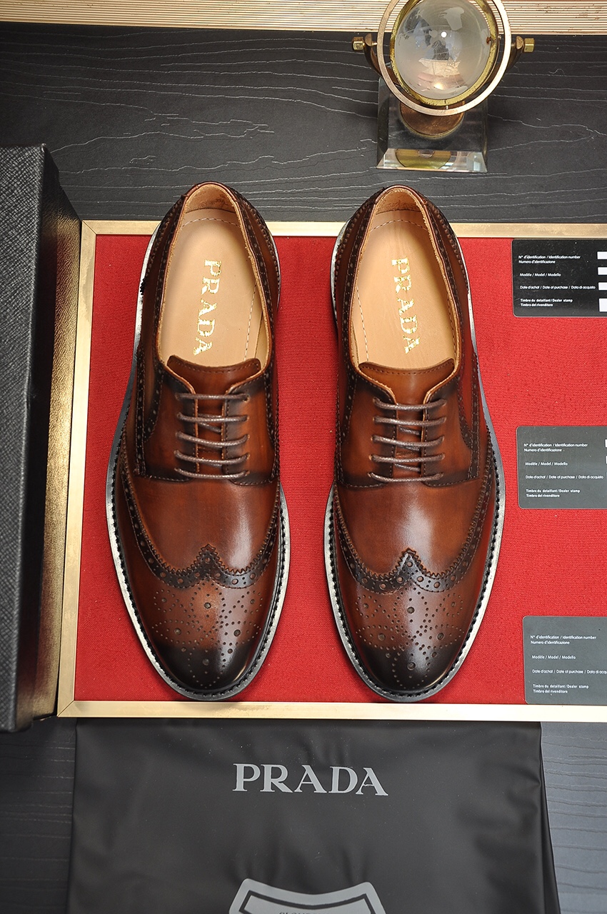 J5   普拉达全高端牛皮内里🍀最新真皮商务西装鞋官网同步上市，意大利进口 头层牛皮一比一重金打造，💥官网1:1橡胶大底。穿着百搭，高档不失档次，彩色搭配气度不凡。此款四季款，穿在脚上魅力四射尽显大牌气质。标准码38-44