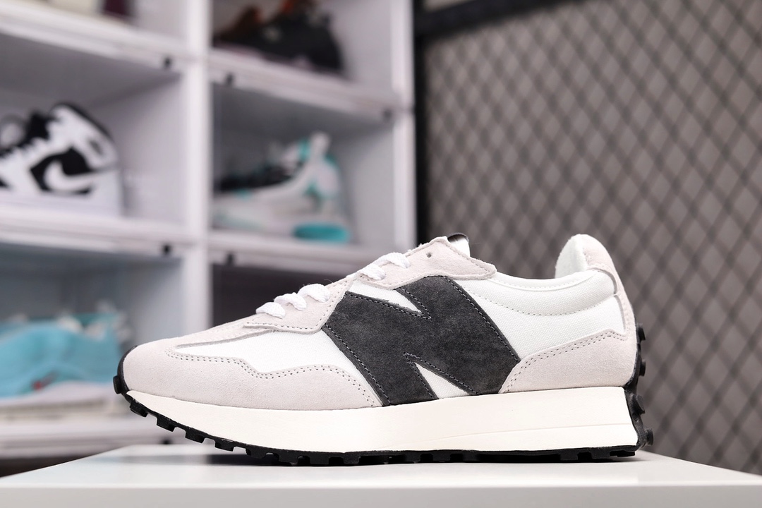 G5 新百伦 New Balance 327 复古先锋 NB327 系列复古休闲运动慢跑鞋，上世纪 70 年代的意大利街头风格NB新百伦 全新 New Balance 327 系列，以更纯粹的复古风格设计打造的全新造型993RC