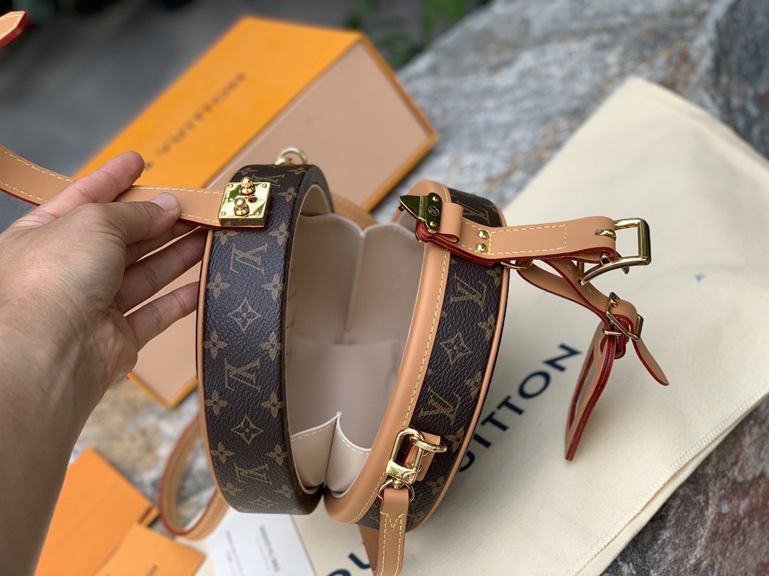 非市场普通货 进口皮料半钢五金 m43514尺寸17.5 x 16.5 x 7.5 CM，官网38500