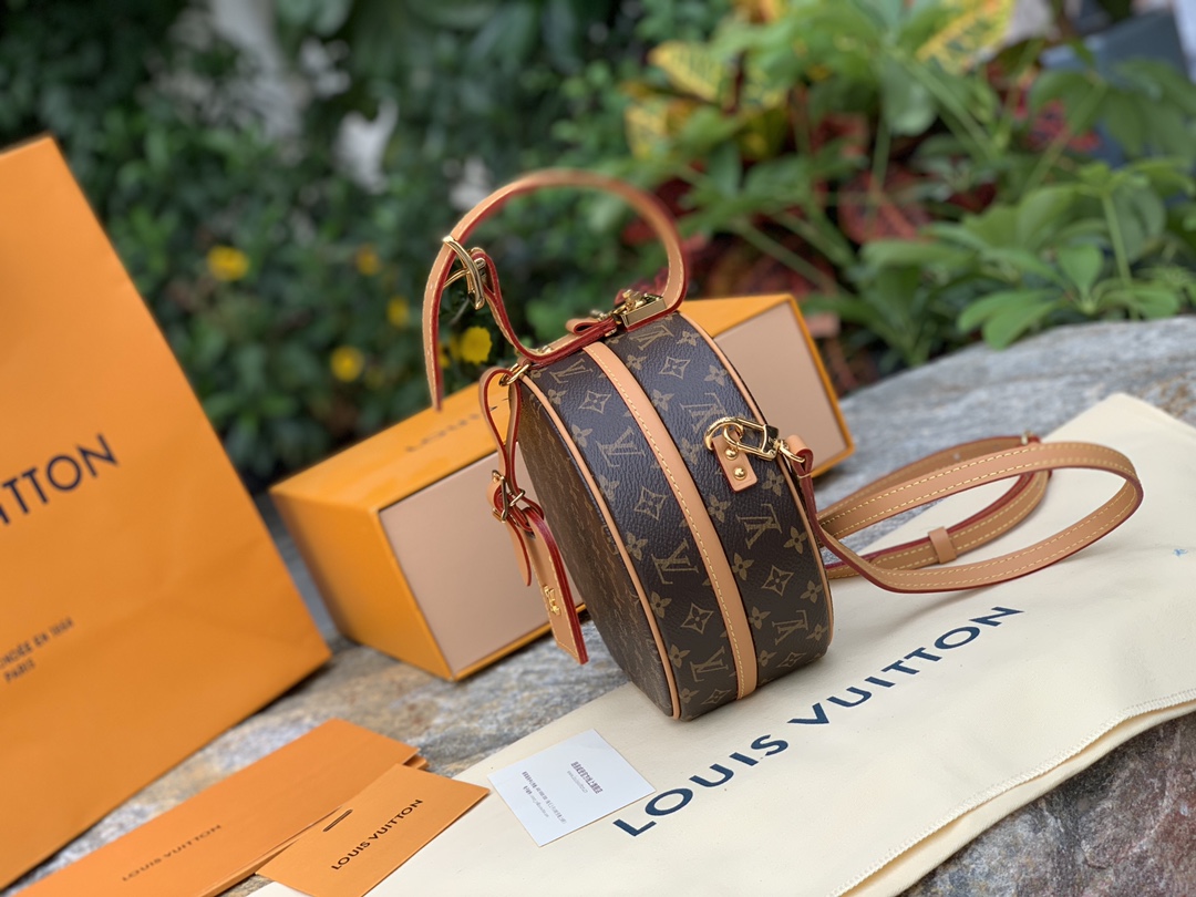 非市场普通货 进口皮料半钢五金 m43514尺寸17.5 x 16.5 x 7.5 CM，官网38500