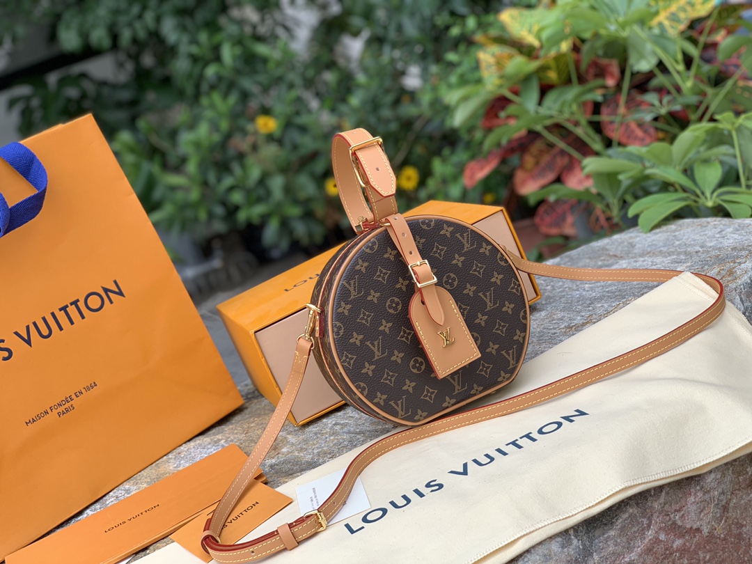 🌼 m43514尺寸17.5 x 16.5 x 7.5 CM，官网38500，专柜也一直断货，很难买！咱