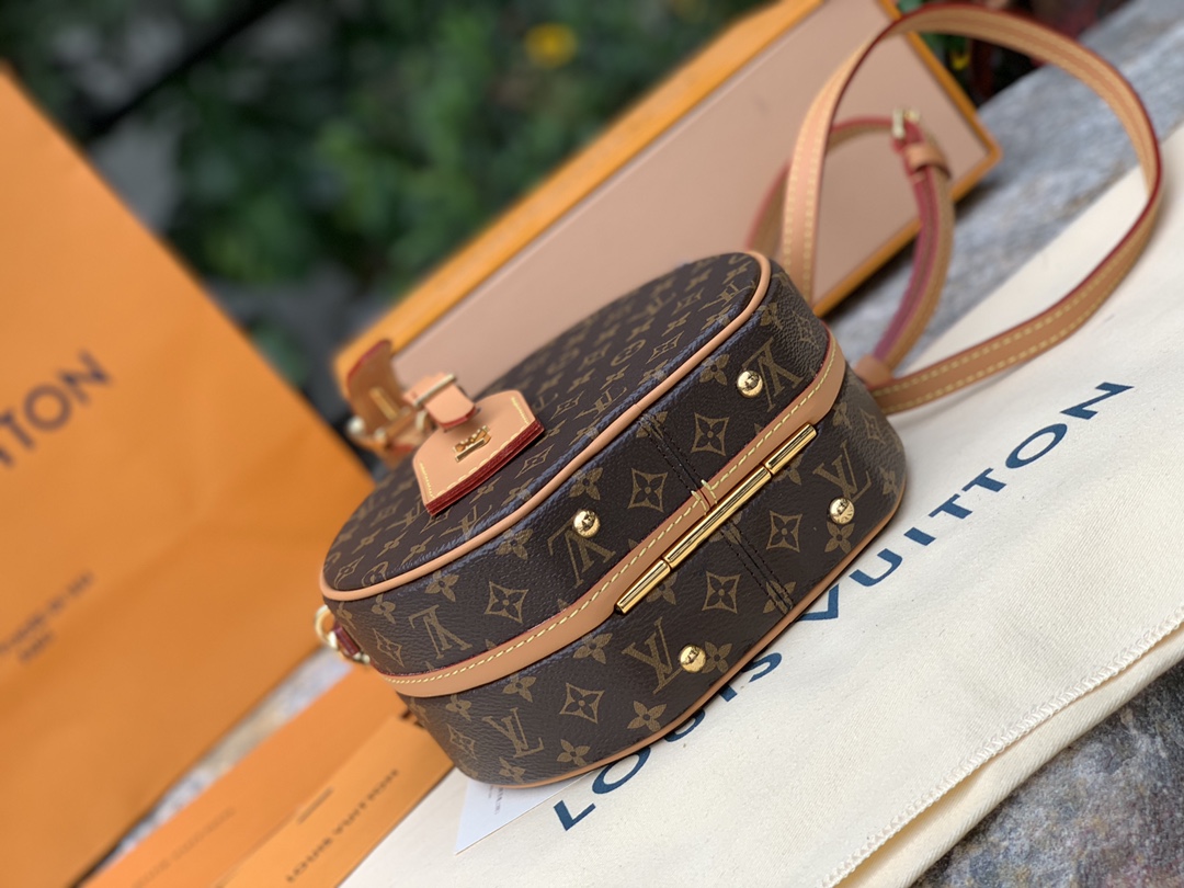 非市场普通货 进口皮料半钢五金 m43514尺寸17.5 x 16.5 x 7.5 CM，官网38500